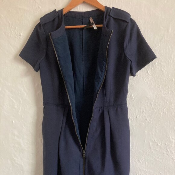 BCBG MaxAzria Thick Work "Kammy" Dress in Navy sz 06 - Picture 9 of 10